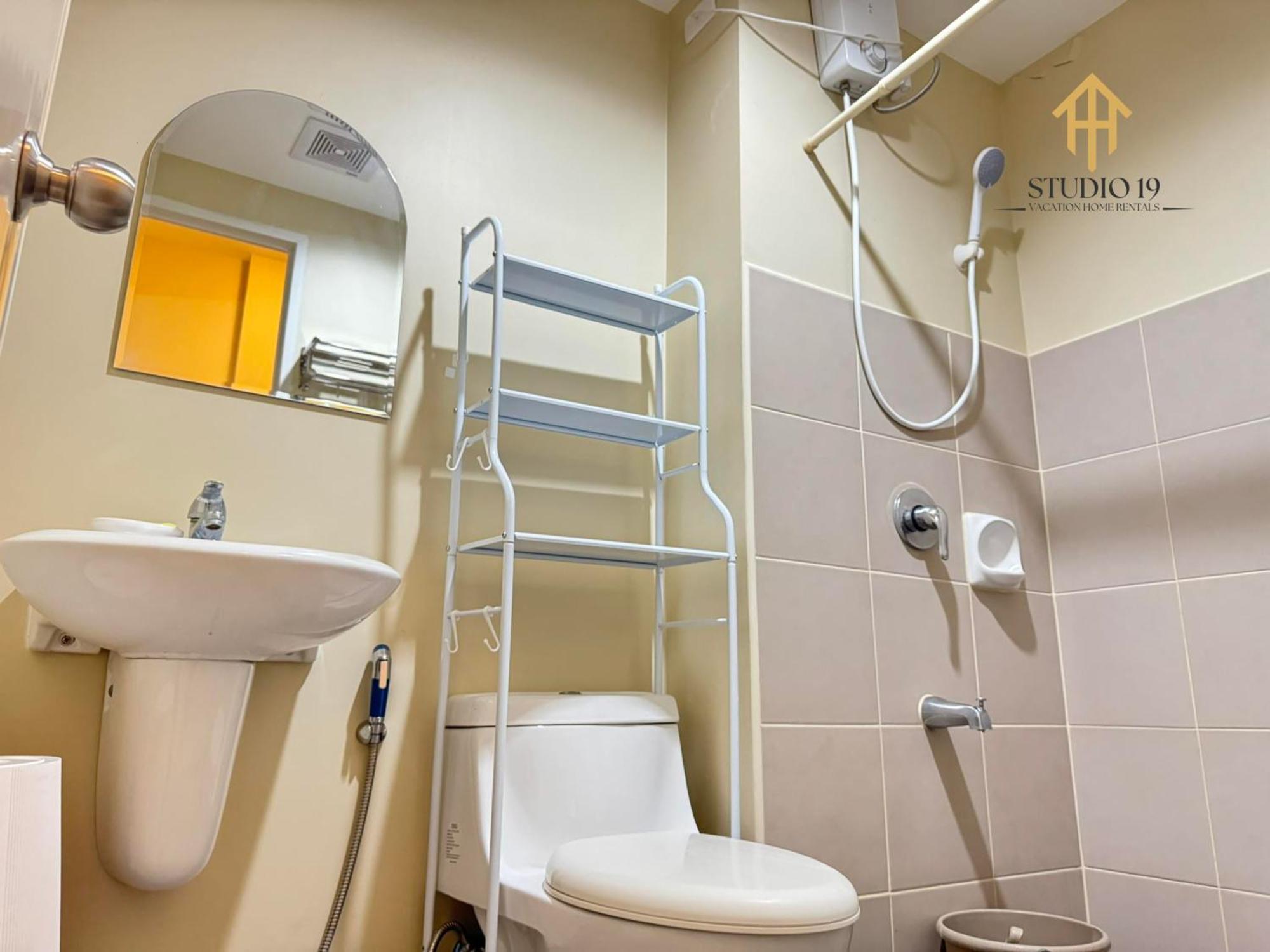 Modern Designed Studio Condo Near Ayala Centrio Cagayan de Oro Exteriör bild